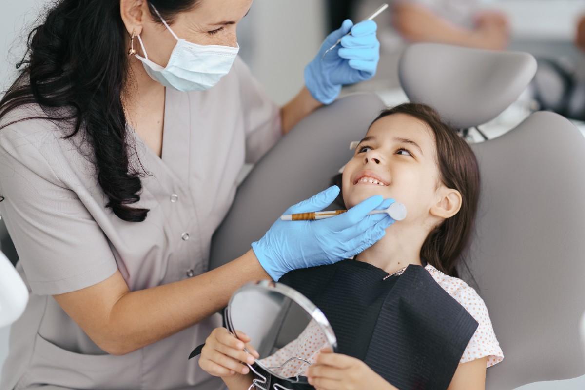 little-beautiful-girl-dentist-smiling (1)